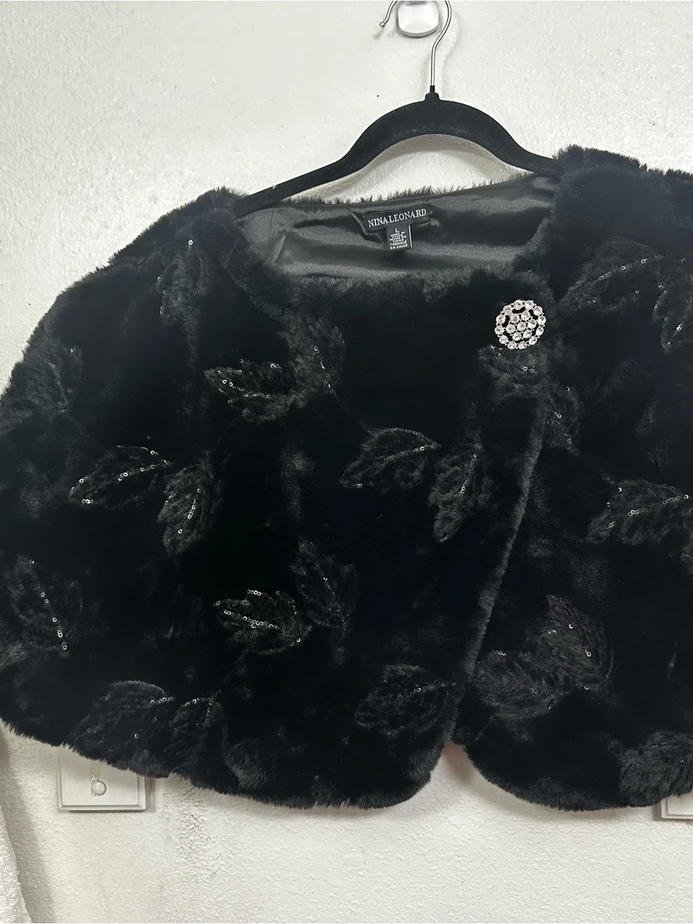 Nina Leonard Black Faux Fur Cropped Jacket with Brooch - Picture 3 of 10